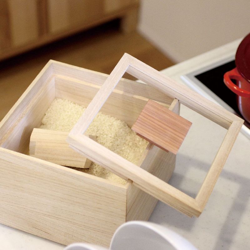 もみの木の米櫃です。虫もつかずお米の匂いはそのままですよ。 もみの木の米櫃です。虫もつかずお米の匂いはそのままです