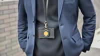松重豊×HERZ コラボバッグ開発！出先で切り離して使える「2in1レザー 