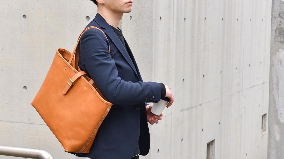 松重豊×HERZ コラボバッグ開発！出先で切り離して使える「2in1レザー 